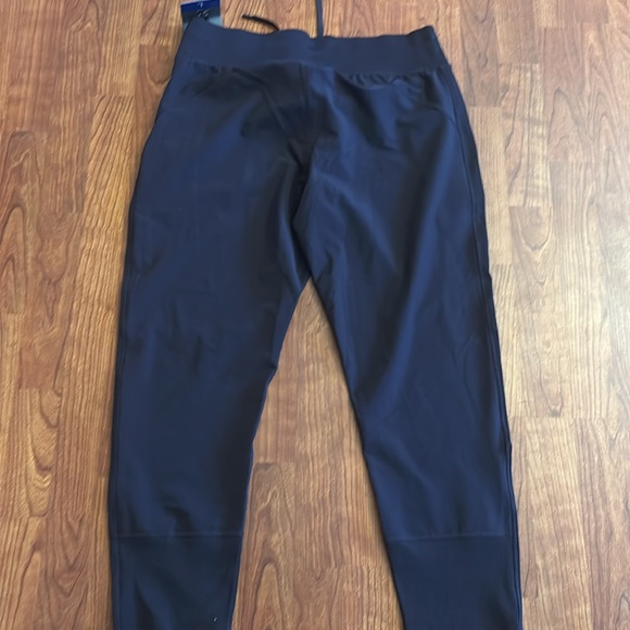 NWT Kirkland Women’s active pants size large. Plum. NWT - Picture 3 of 4